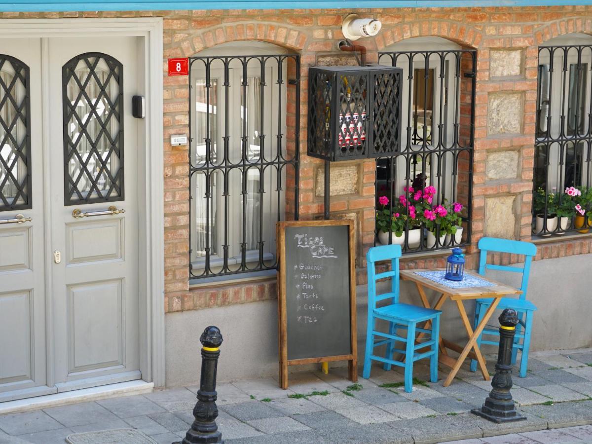 Tilas - Rooms In 19Th Century Wooden Townhouse,Kadikoy Istanboel Buitenkant foto